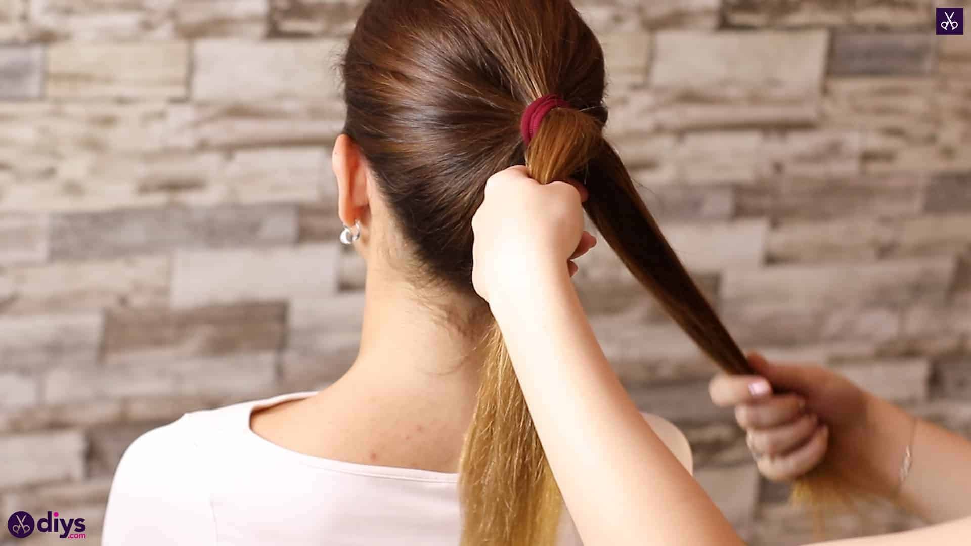 3 easy ponytails for everyday wear tutorial step 2