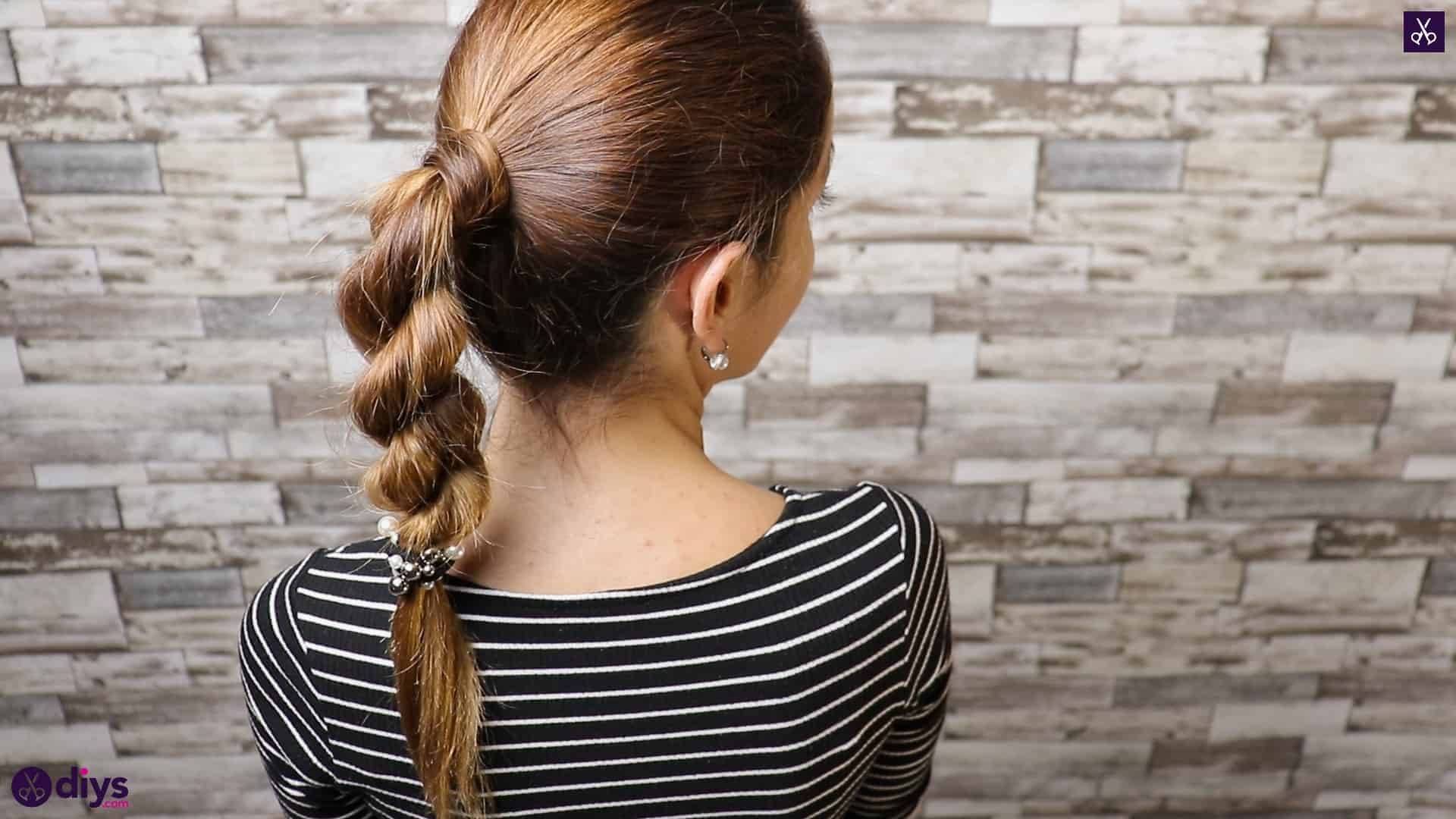 3 easy ponytails for everyday wear twisted ponytail 1