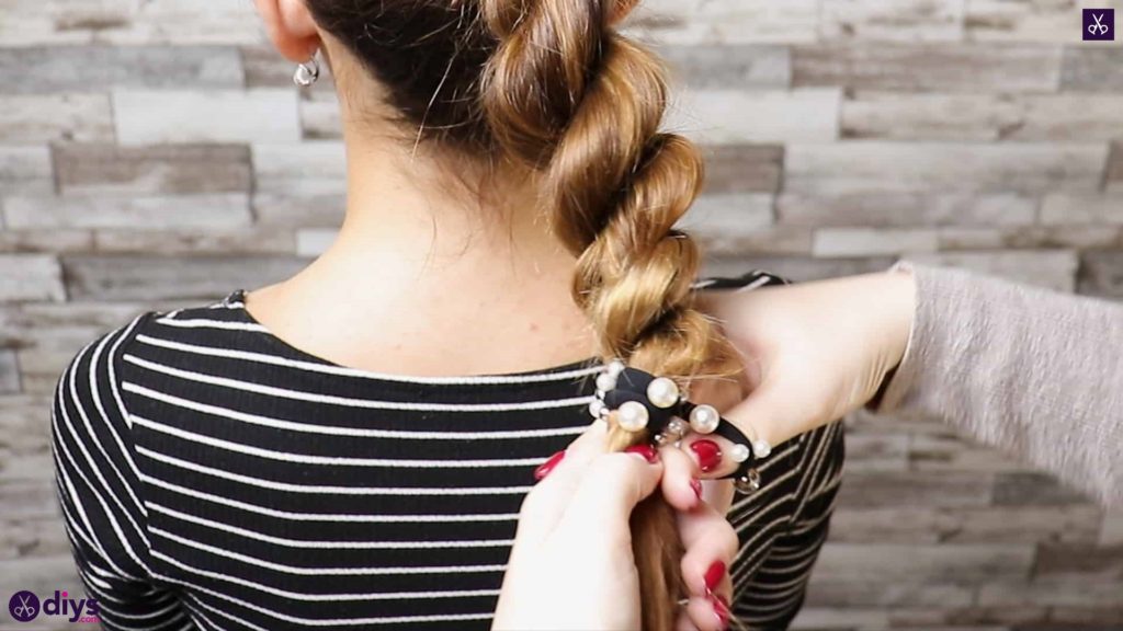 3 easy ponytails for everyday wear twisted ponytail step 5