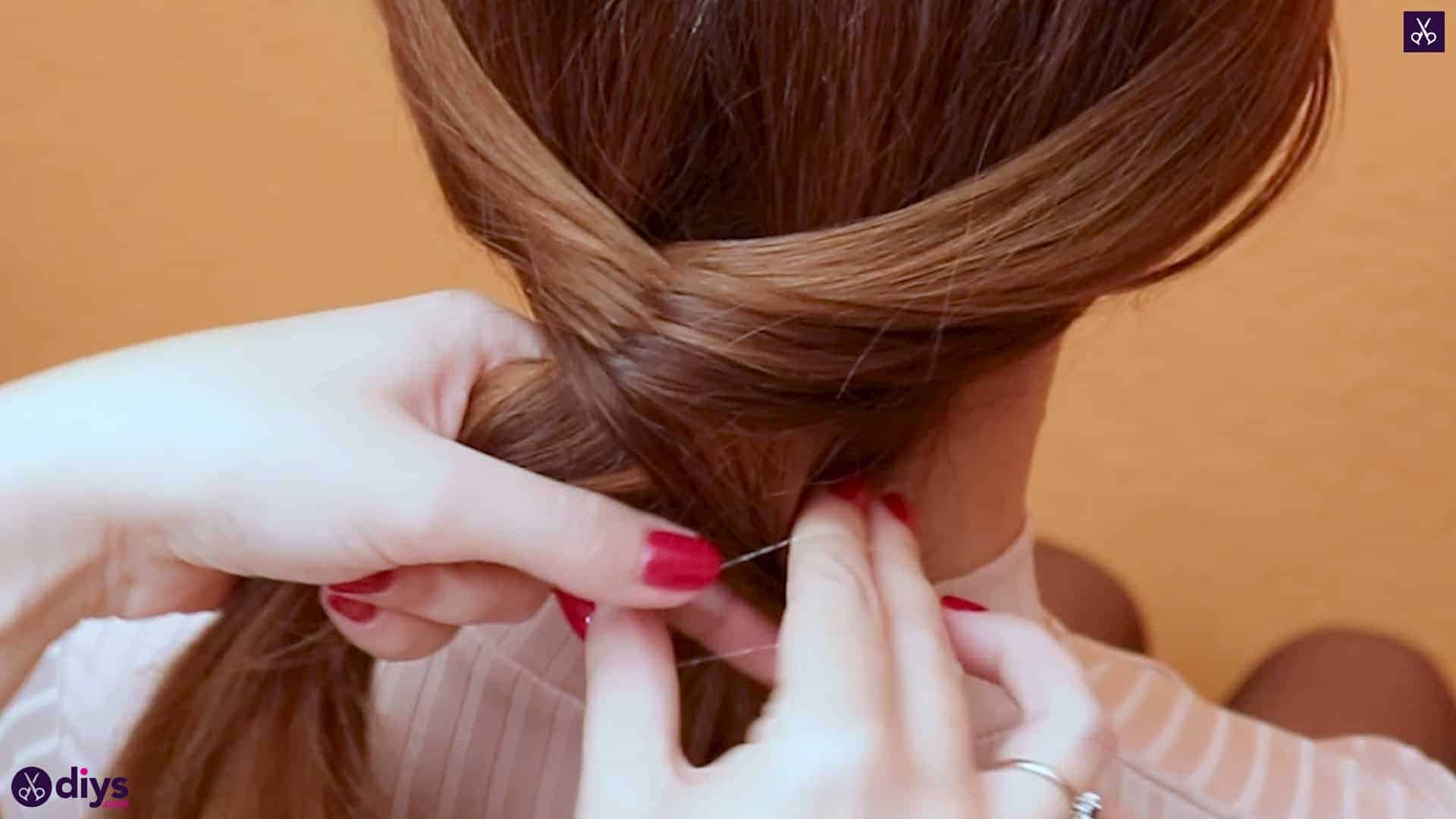 3 quick everyday hairstyles mini fishtail step 2a