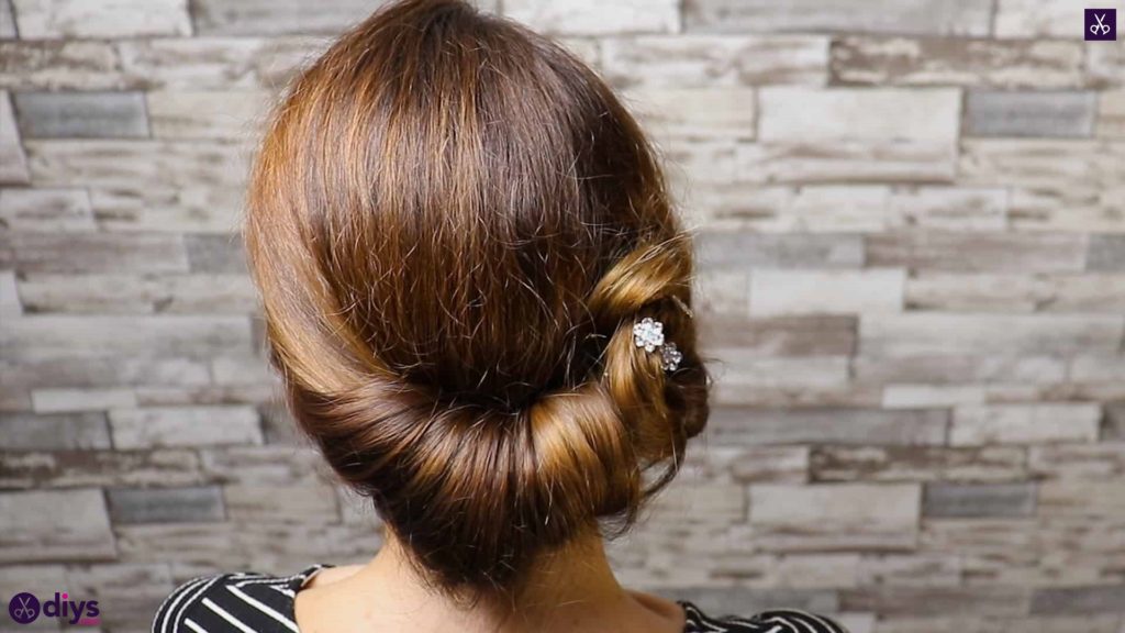 Beautiful summer bun with flowers simple hairstyle