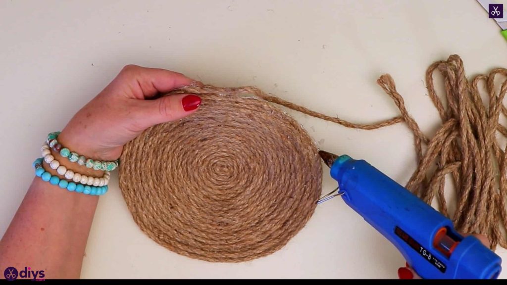 Diy round jute placemat step 3e