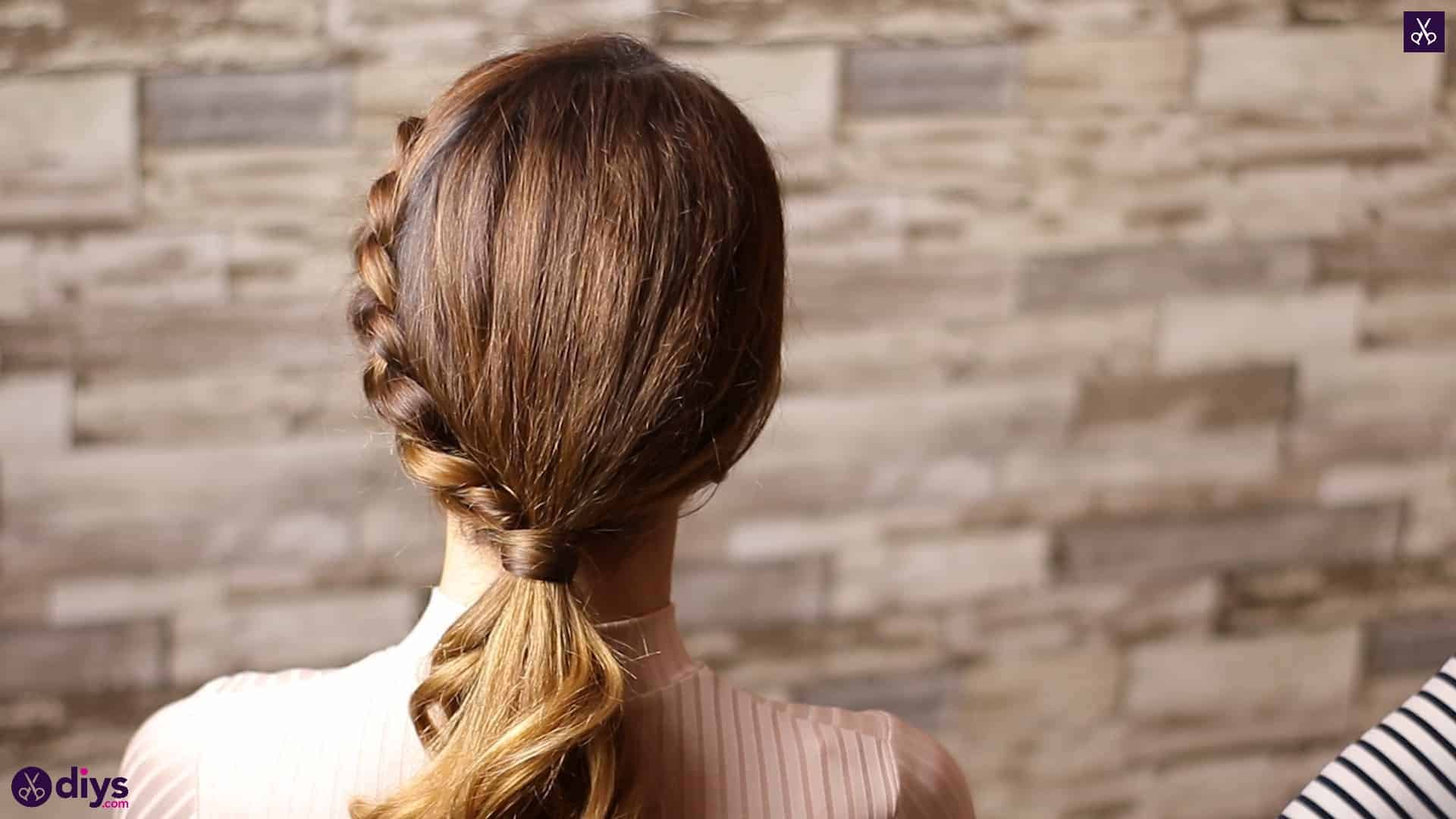 Elegant side braid hairstyle3