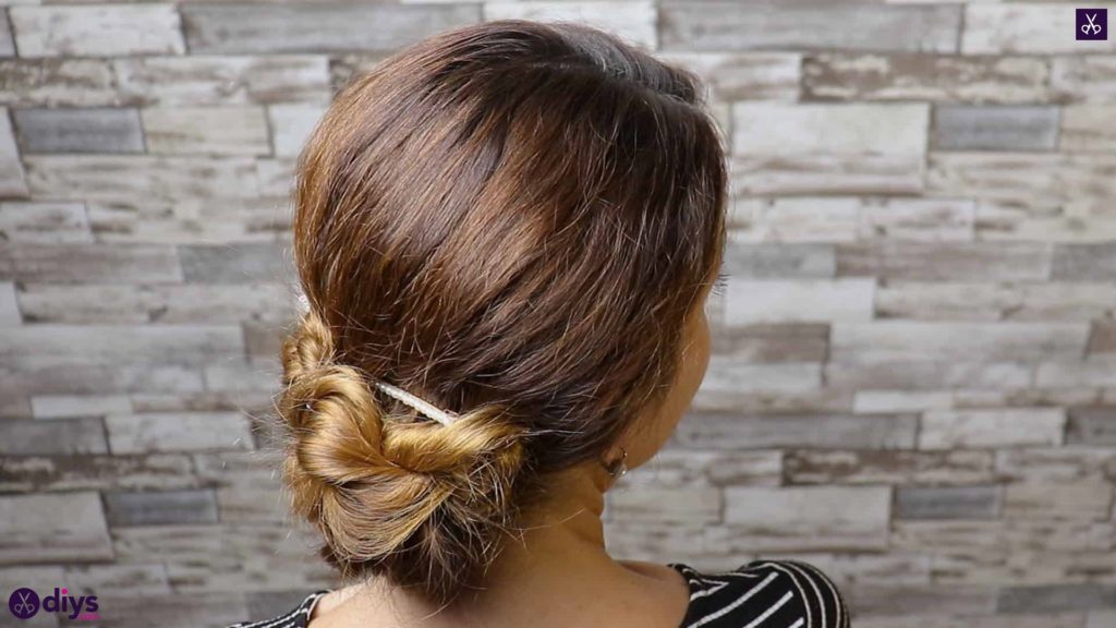 Elegant and easy wedding bun hairstyle for guests simple