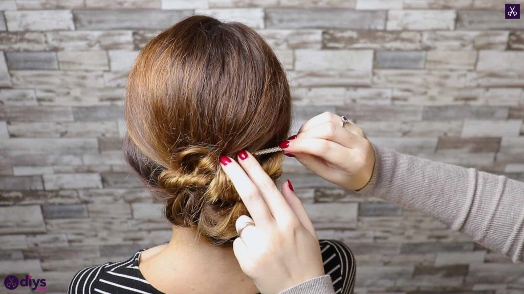 Elegant and easy wedding bun hairstyle for guests step 4