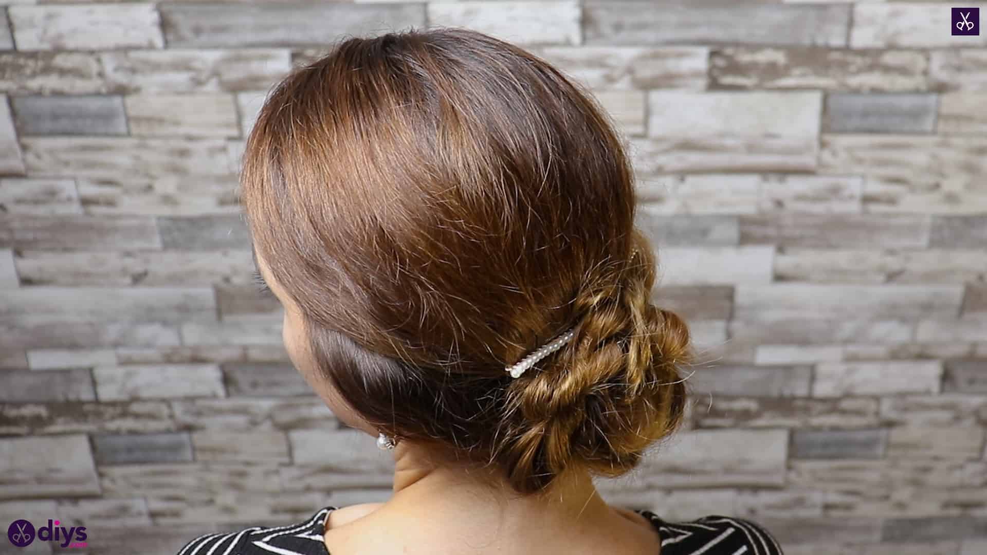 Elegant and easy wedding bun hairstyle for guests