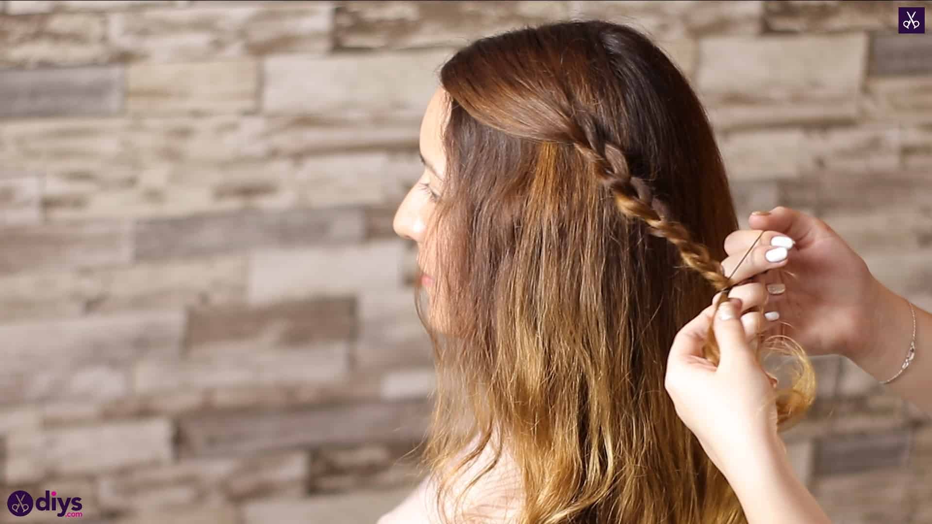 Half up, half down hairstyle for spring15