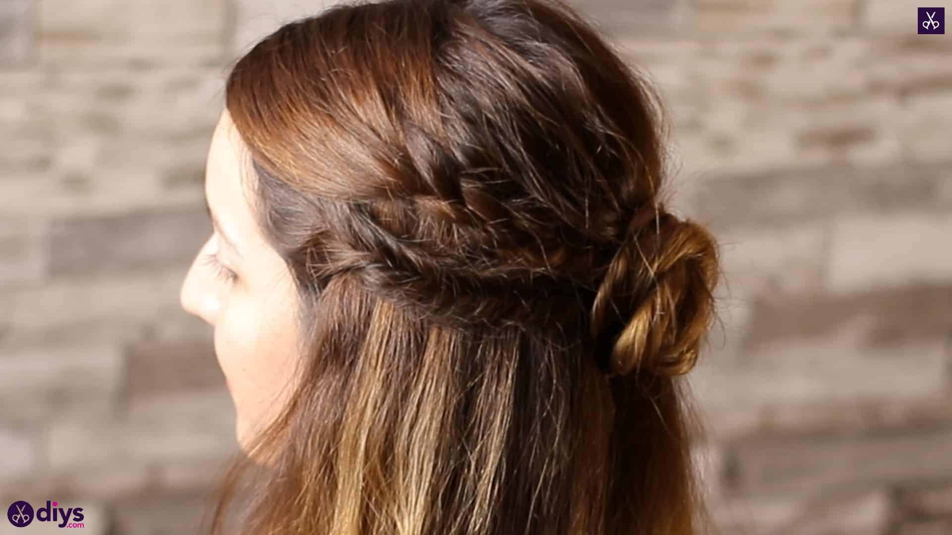 Half up, half down hairstyle for spring2