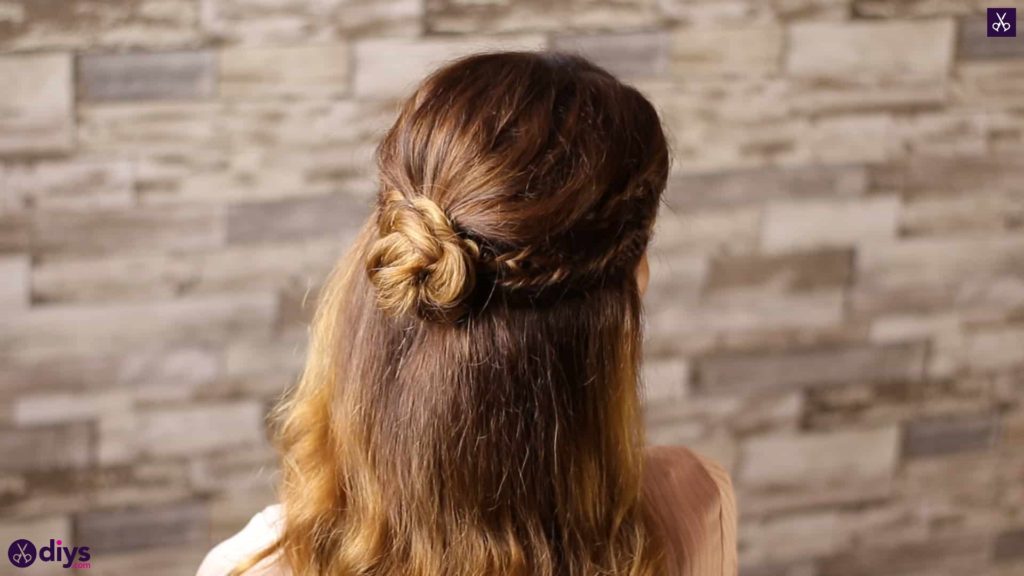 Half up, half down hairstyle for spring3