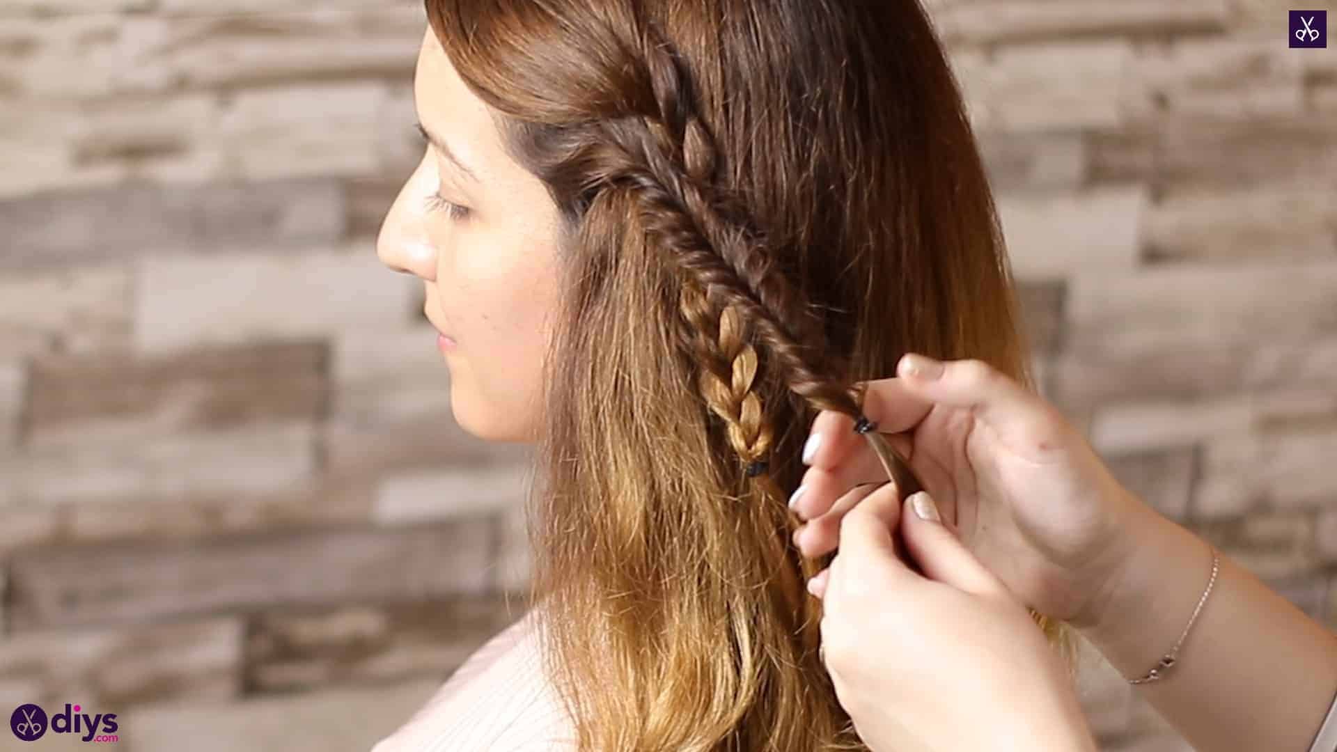 Half up, half down hairstyle for spring31