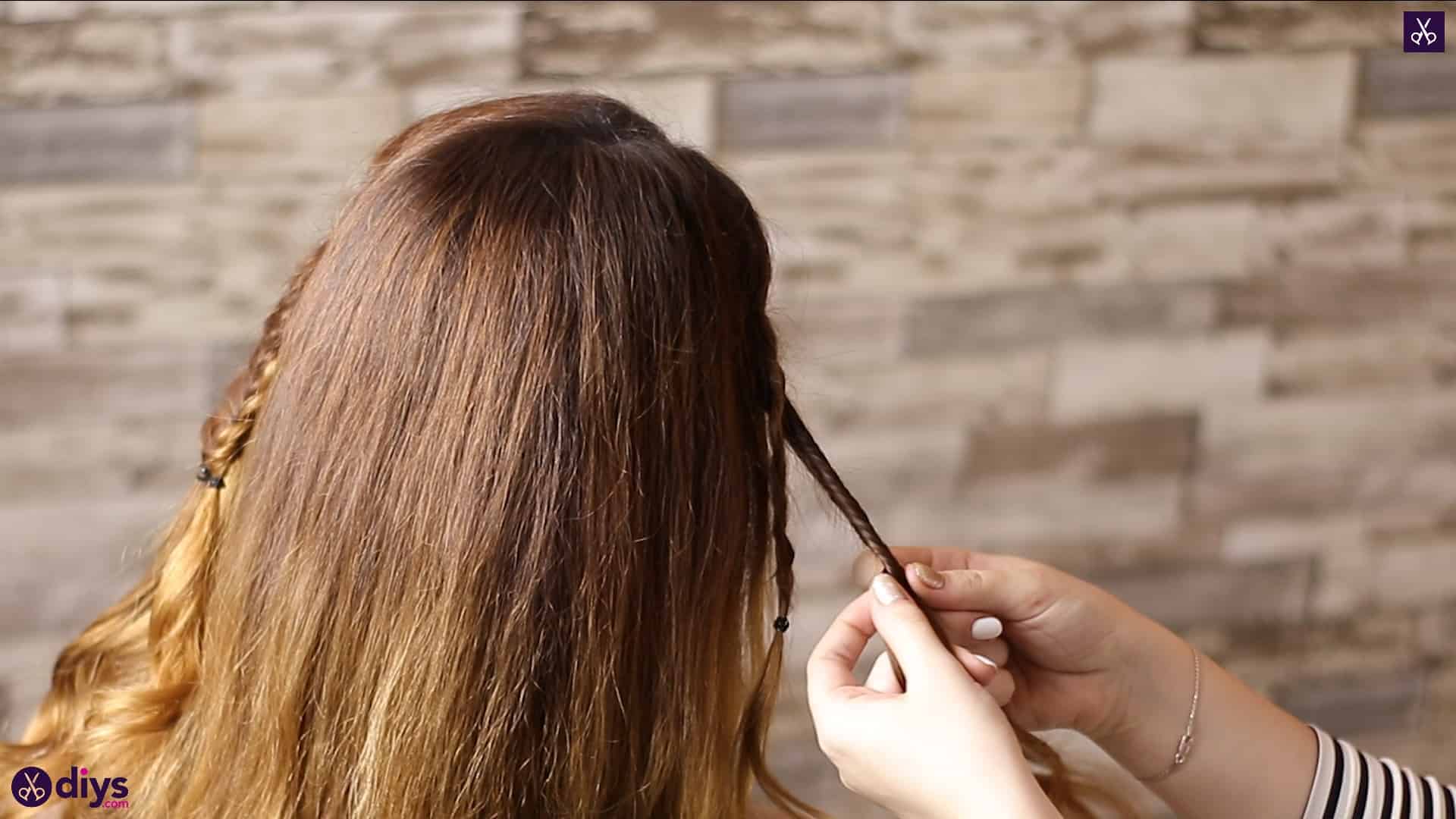 Half up, half down hairstyle for spring32