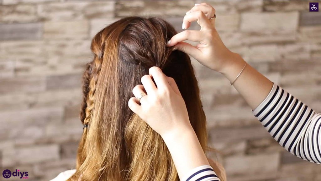 Half up, half down hairstyle for spring42