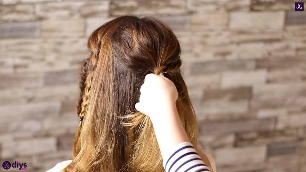 Half up, half down hairstyle for spring46