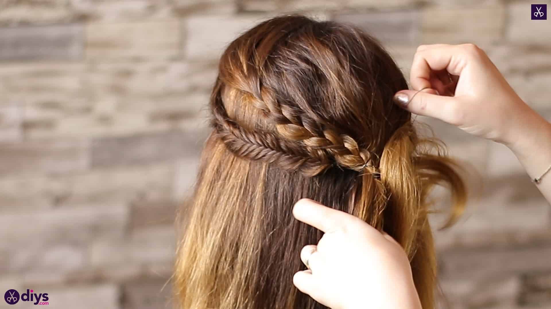 Half up, half down hairstyle for spring52