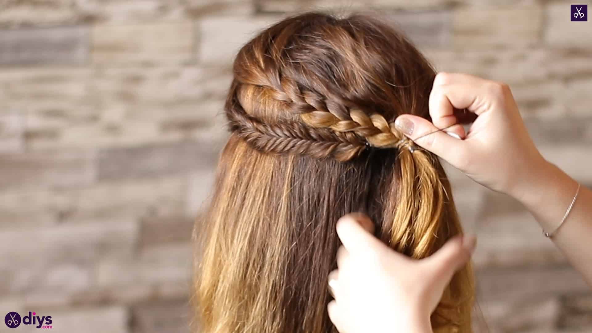 Half up, half down hairstyle for spring53