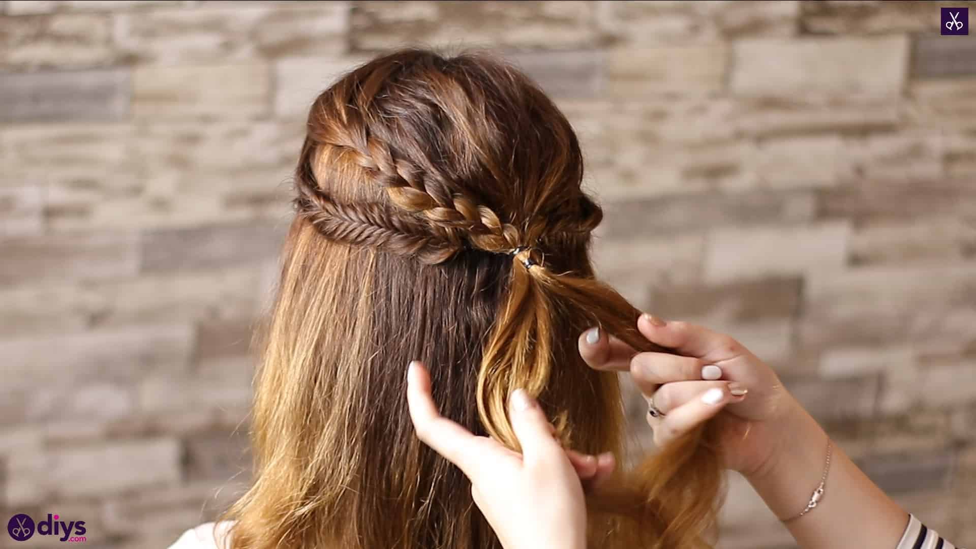 Half up, half down hairstyle for spring54
