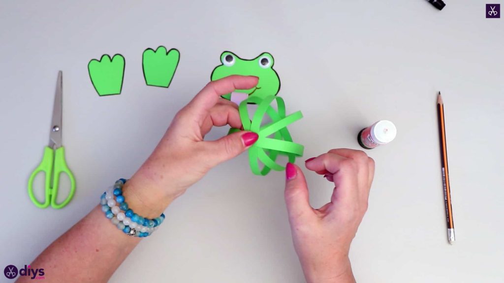 How to make paper frog crafts for kids