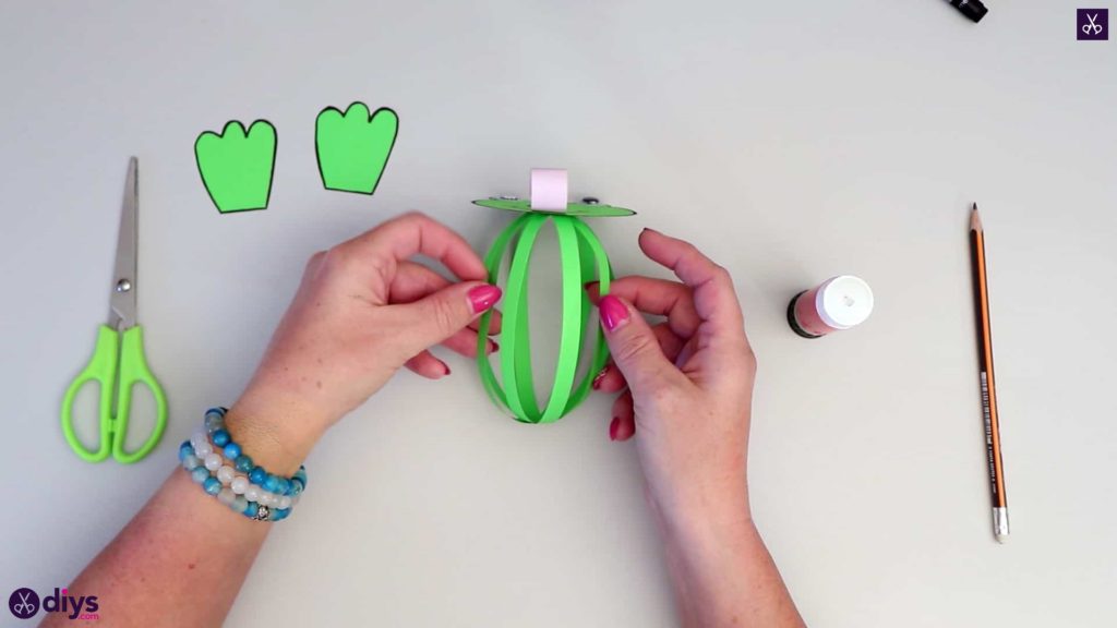 How to make paper frog school crafts