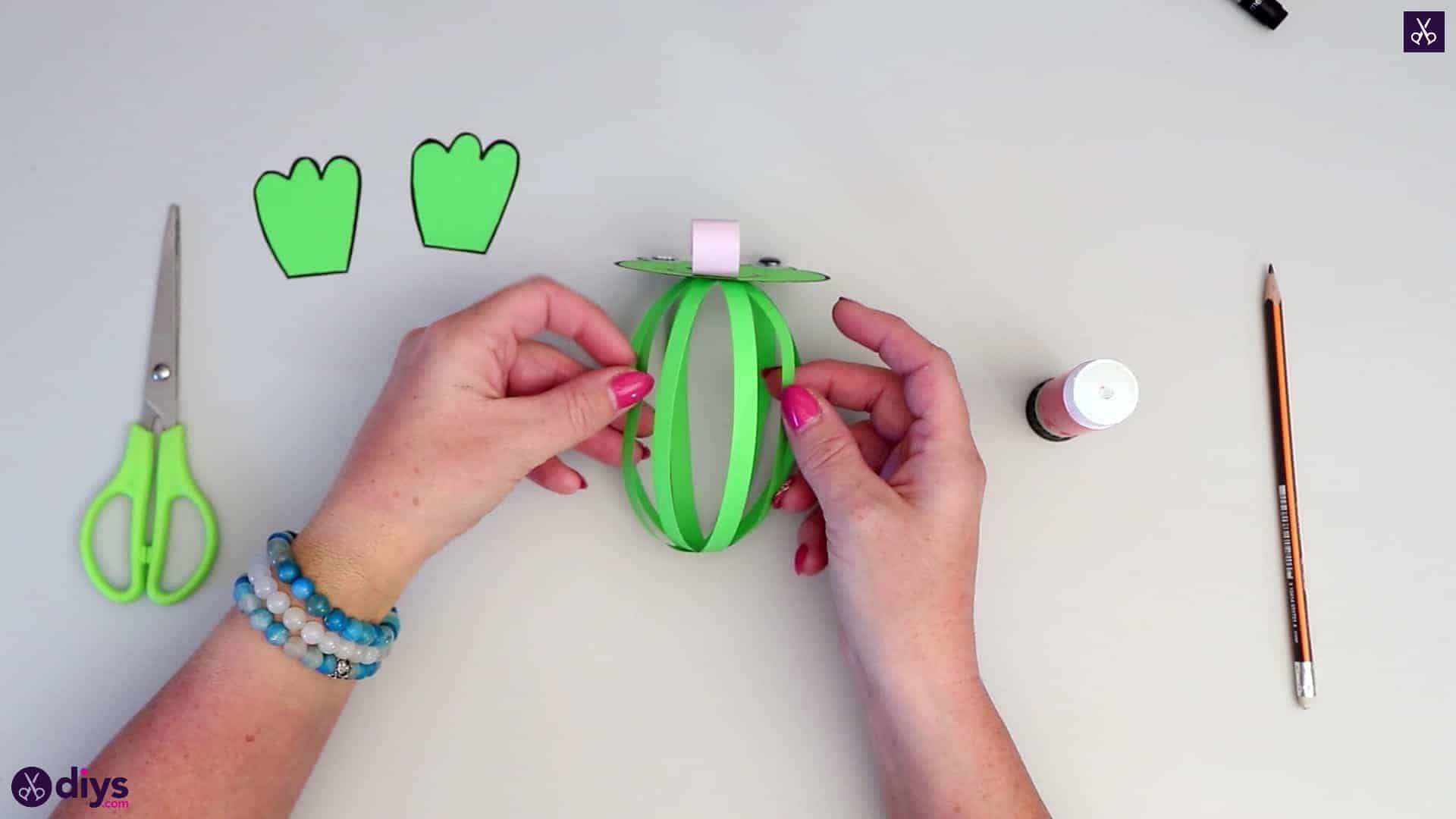 How to make paper frog school crafts
