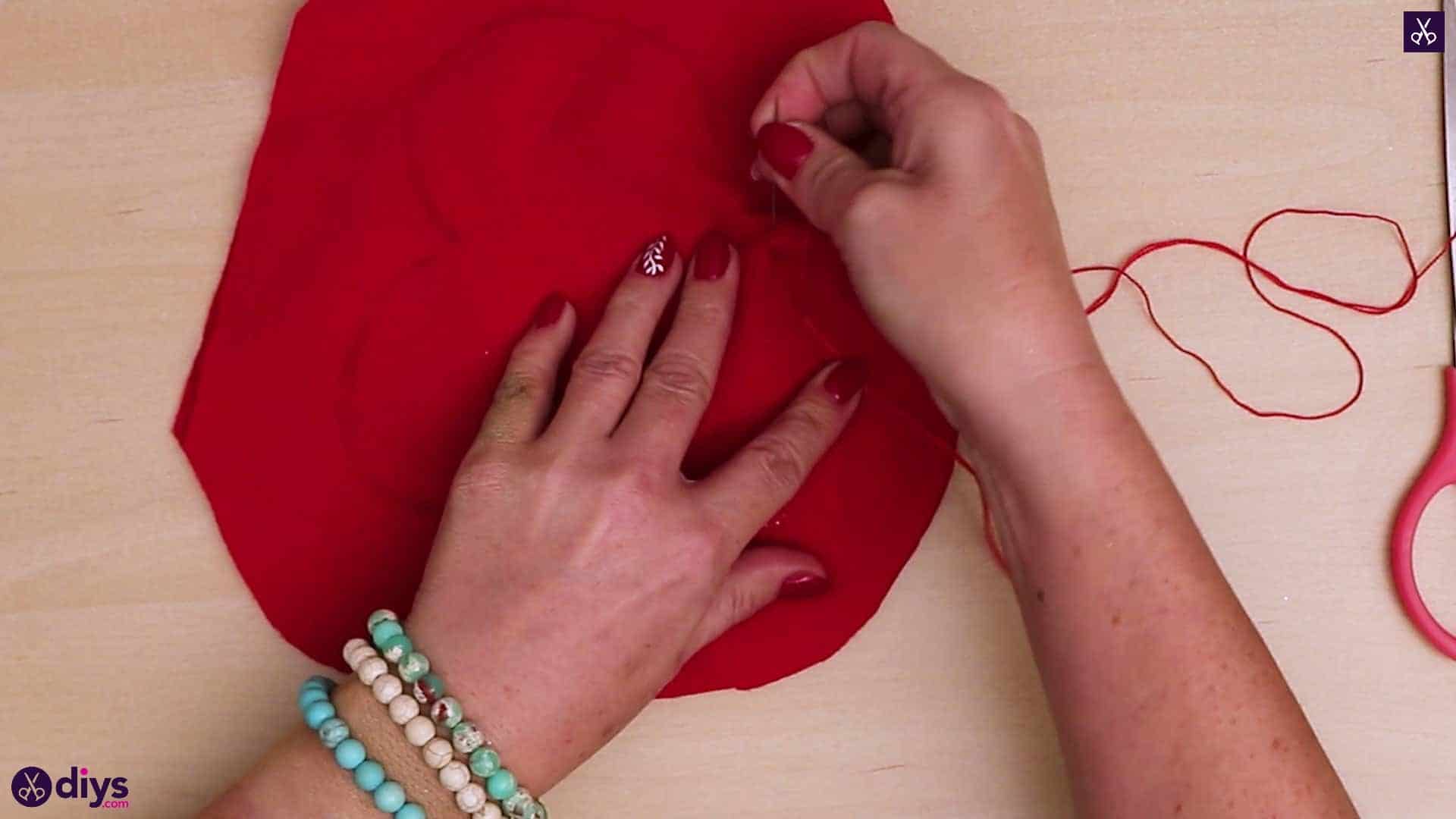How to make a heart pillow 5 a