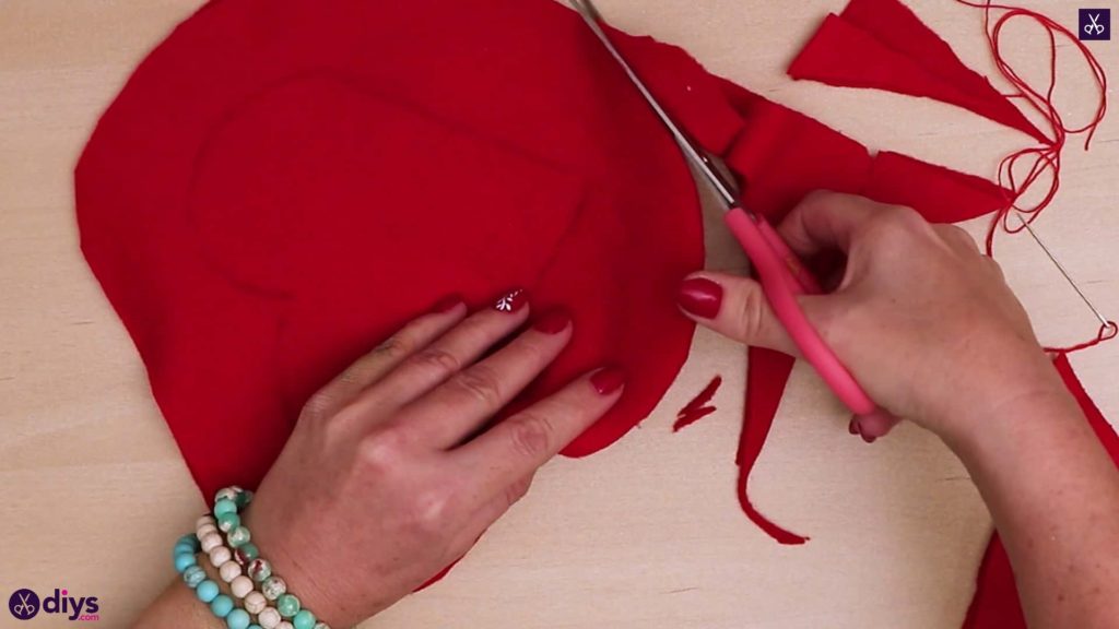 How to make a heart pillow cutting 4