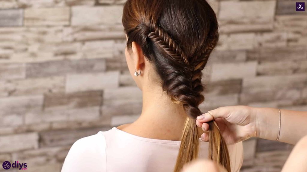 Easy Romantic Prom Hairstyle Tutorial – iWay Magazine