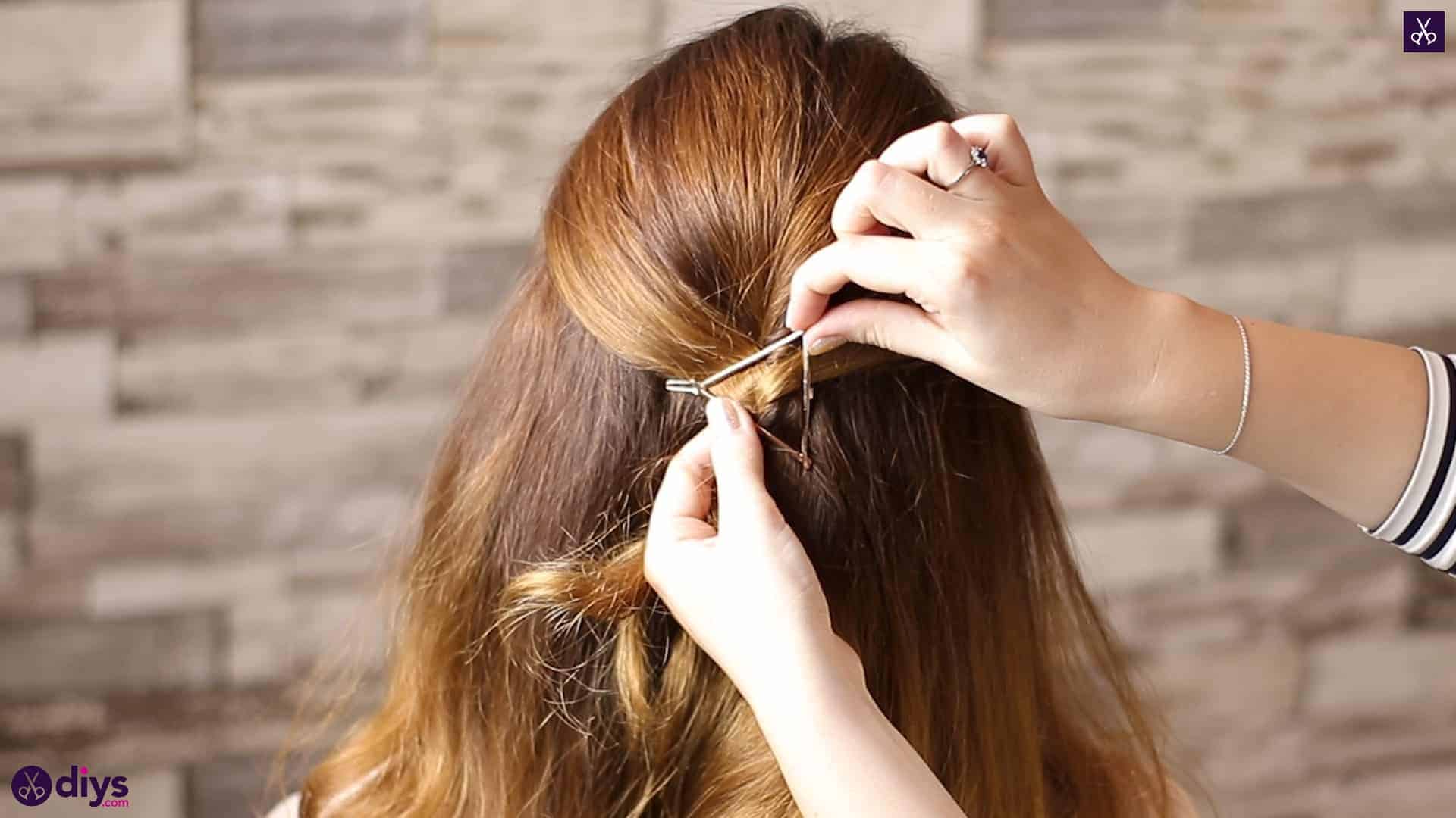 Updo hairstyle for wavy hair 33