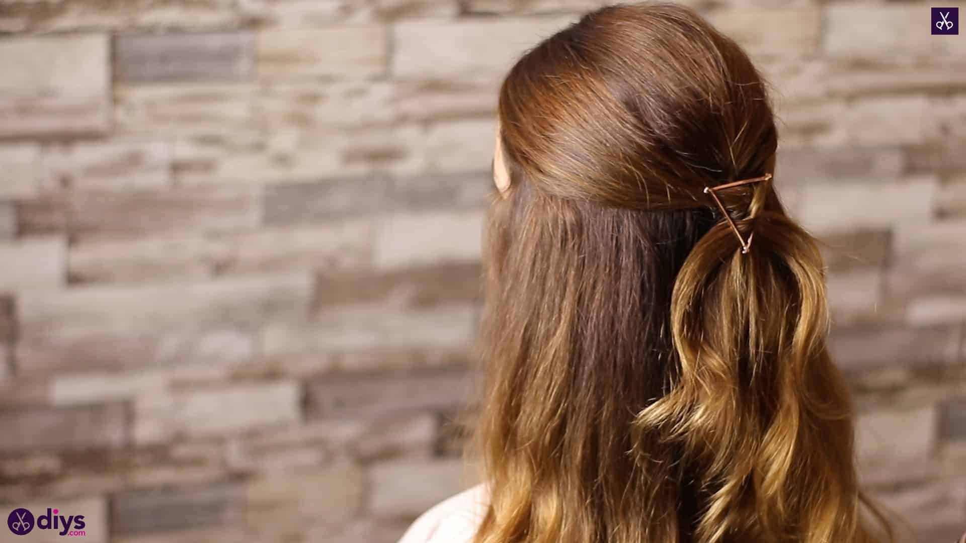 Updo hairstyle for wavy hair 40