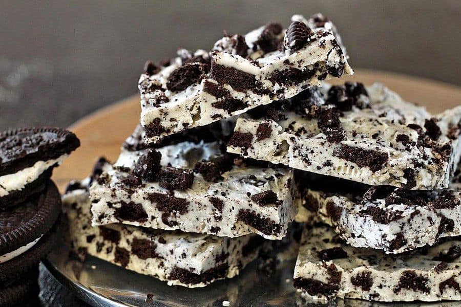 Cookies cream bark