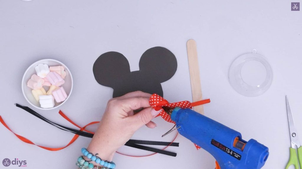 Diy minnie mouse candy holder step 3b