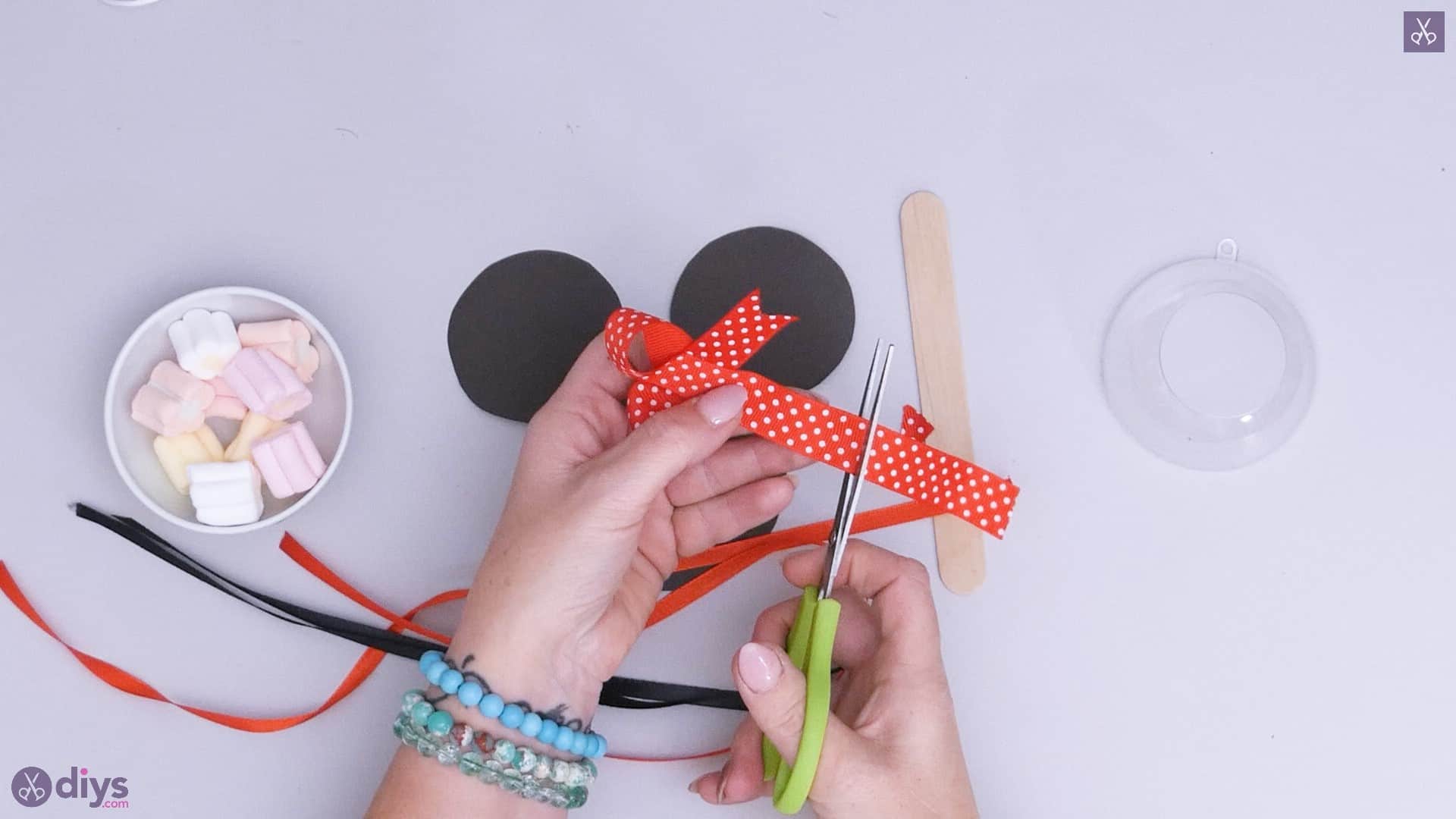 Diy minnie mouse candy holder step 3d
