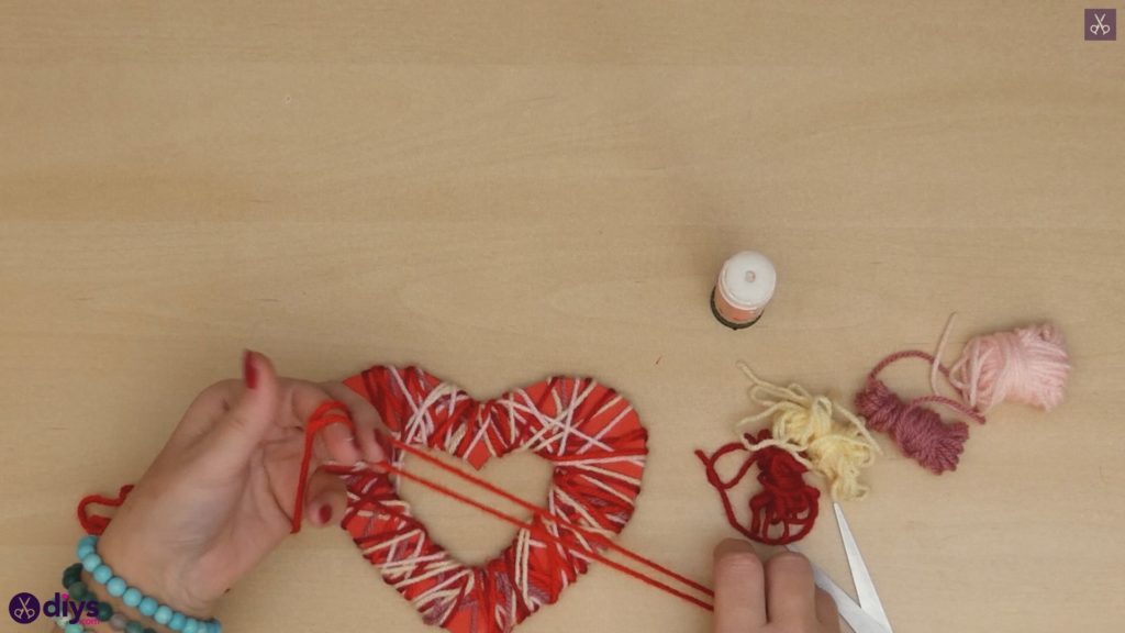 Diy yarn wrapped paper heart step 7a