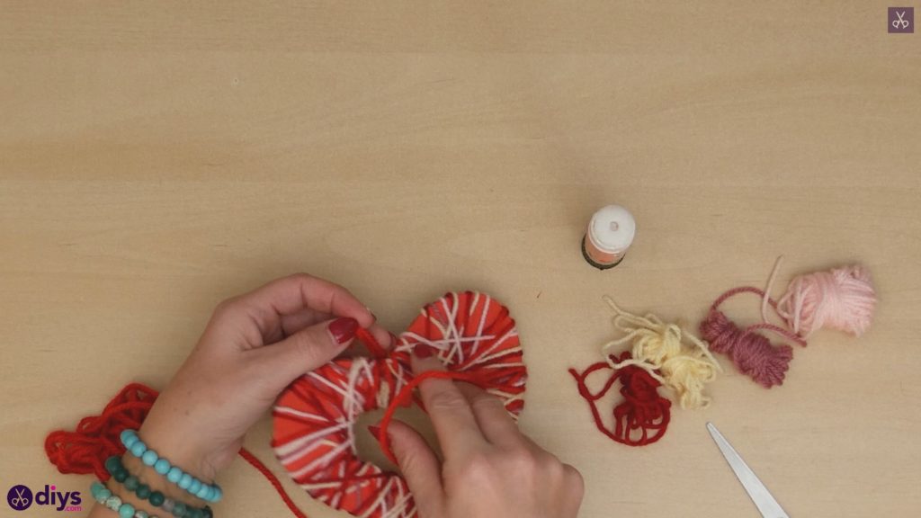Diy yarn wrapped paper heart step b