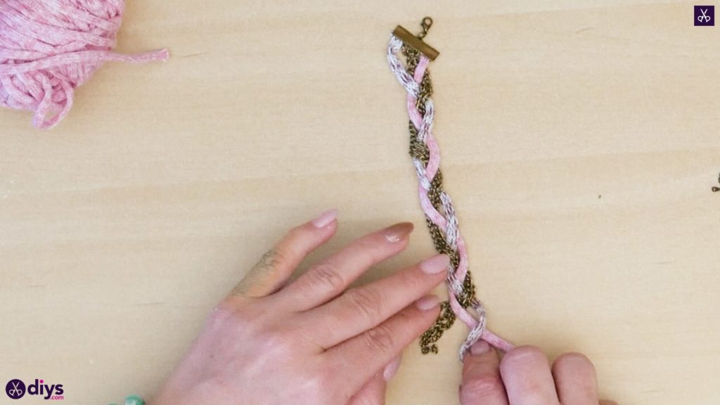 Yarn and chain bracelet step 3f