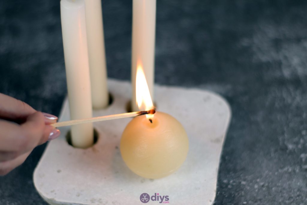 Diy concrete candle holder plate