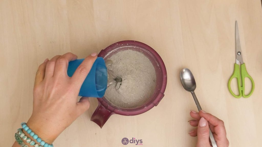 Diy concrete candle holder plate step 1