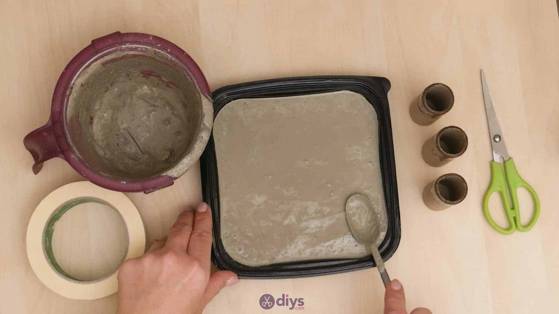 Diy concrete candle holder plate step 4c
