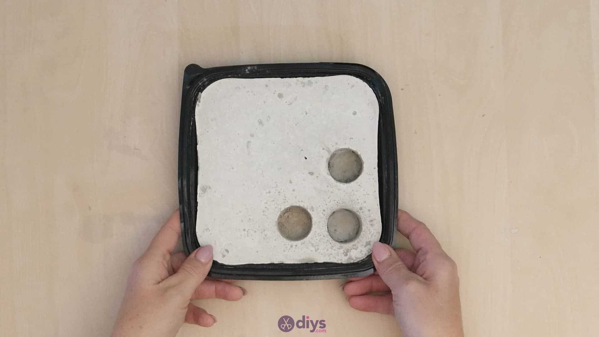 Diy concrete candle holder plate step 6