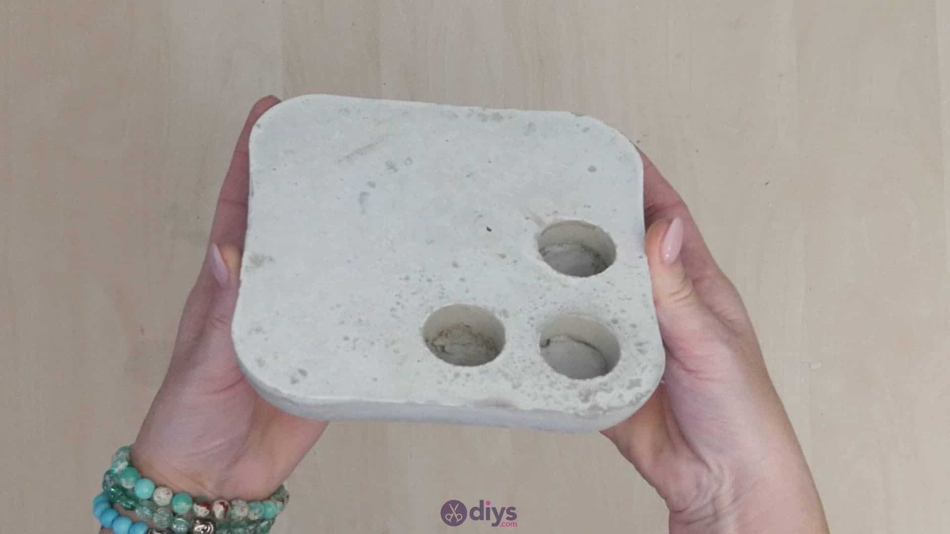 Diy concrete candle holder plate step 6b