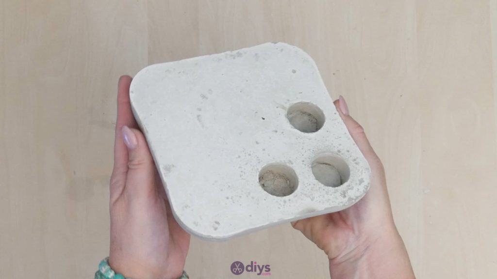 Diy concrete candle holder plate step 6c