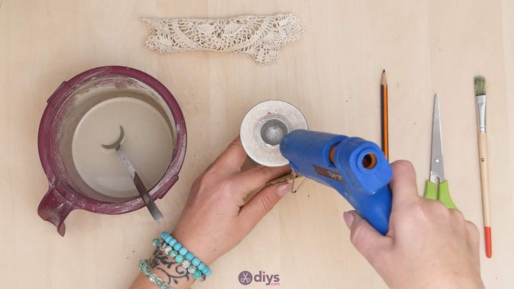 Diy concrete doily stand step 4