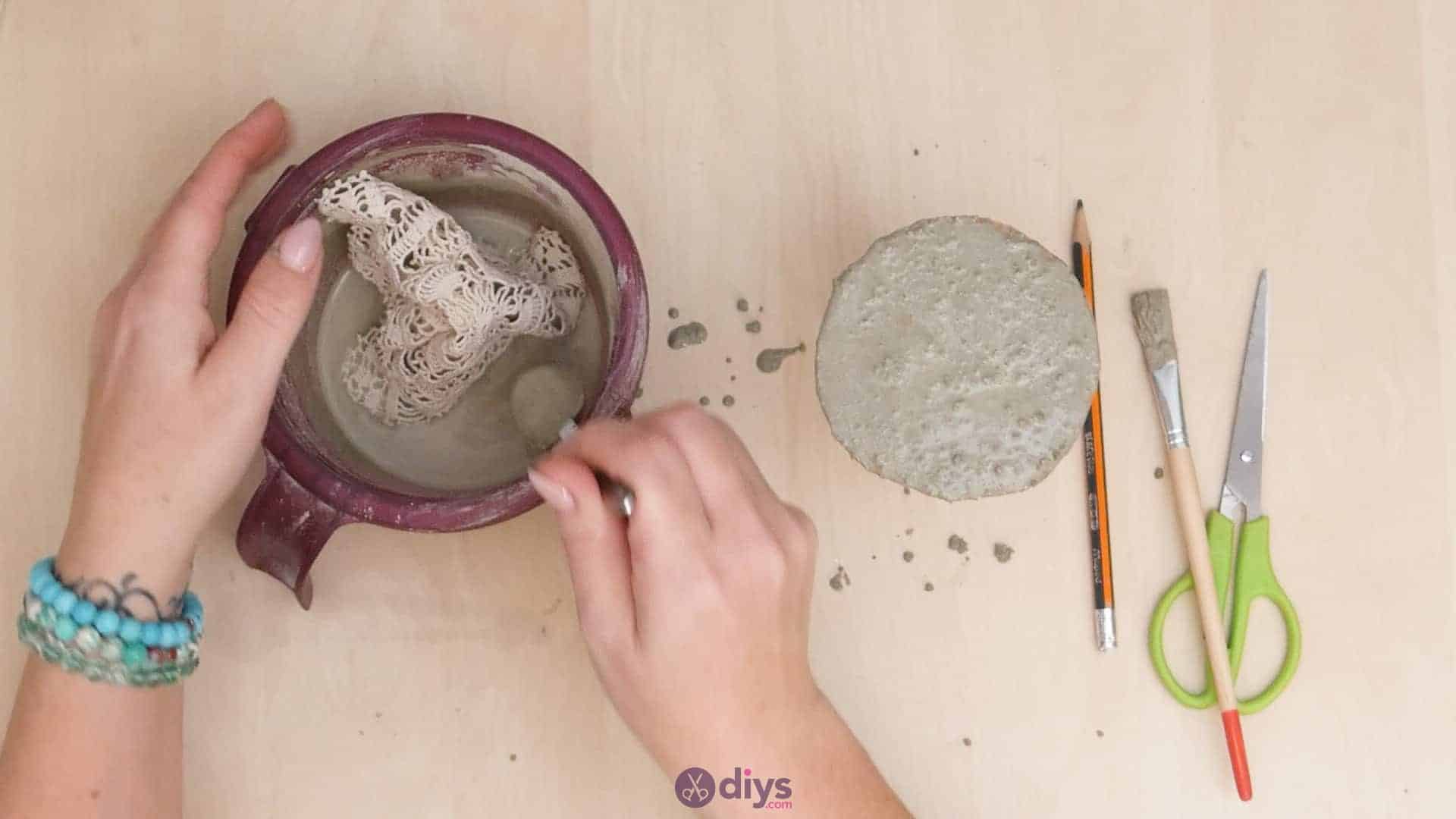 Diy concrete doily stand step 6