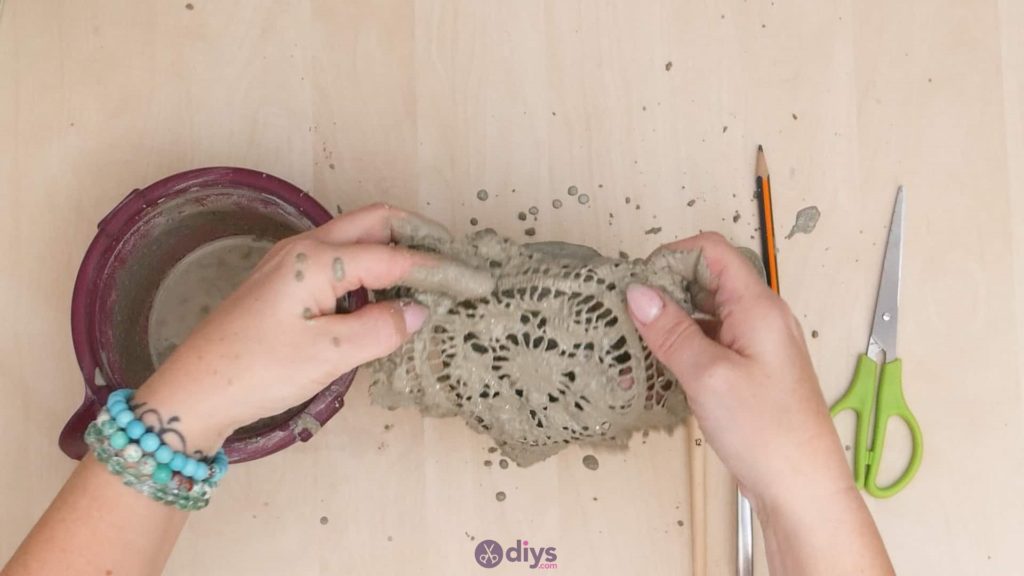 Diy concrete doily stand step 8a