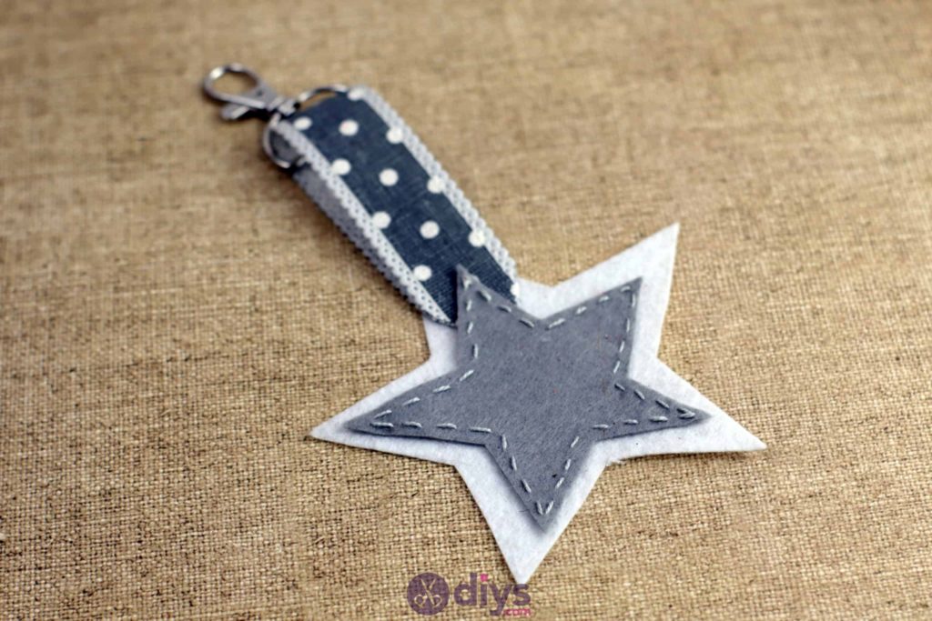 Diy felt star keyholder step 7 cute