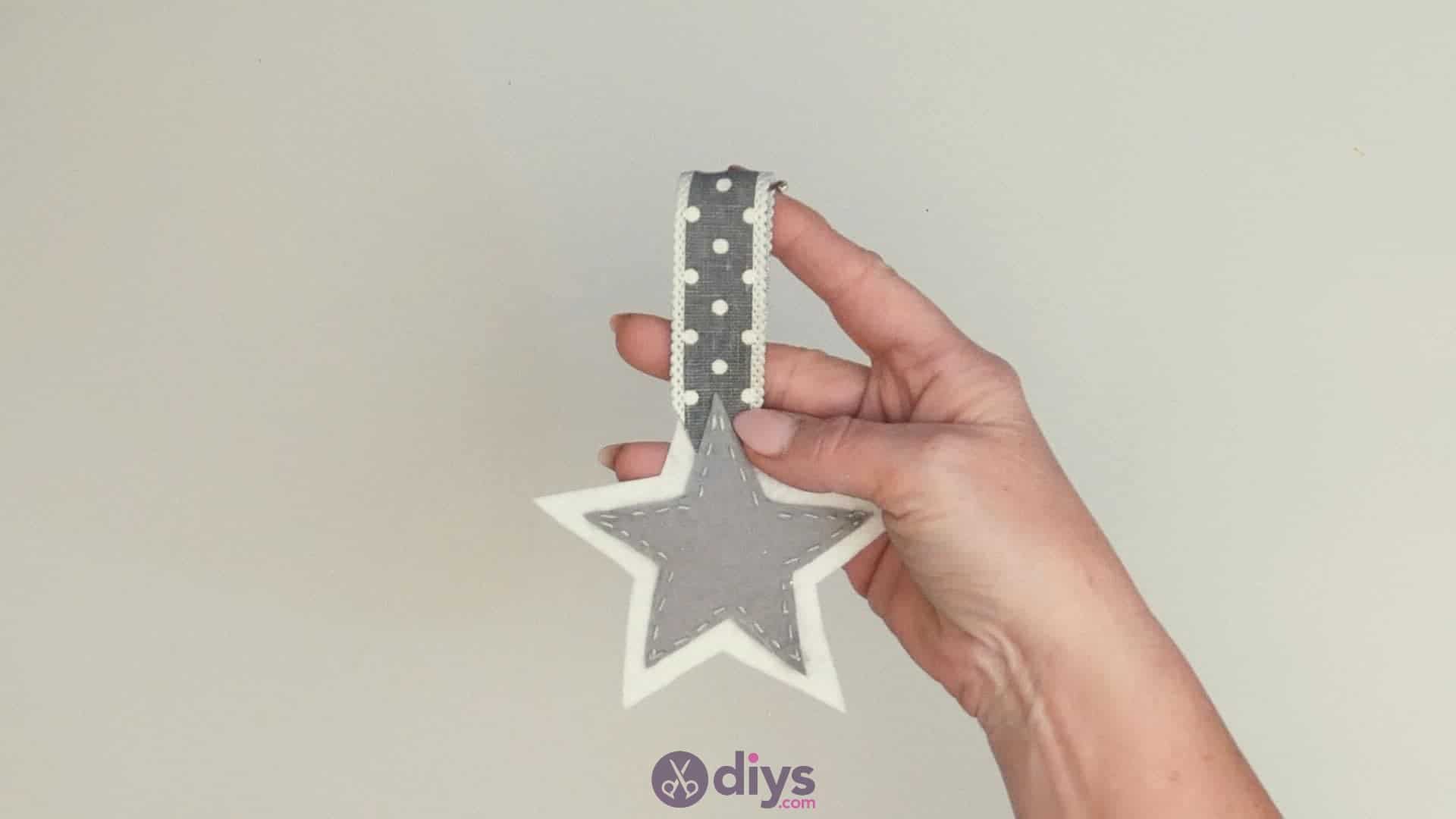 Diy felt star keyholder step 7b