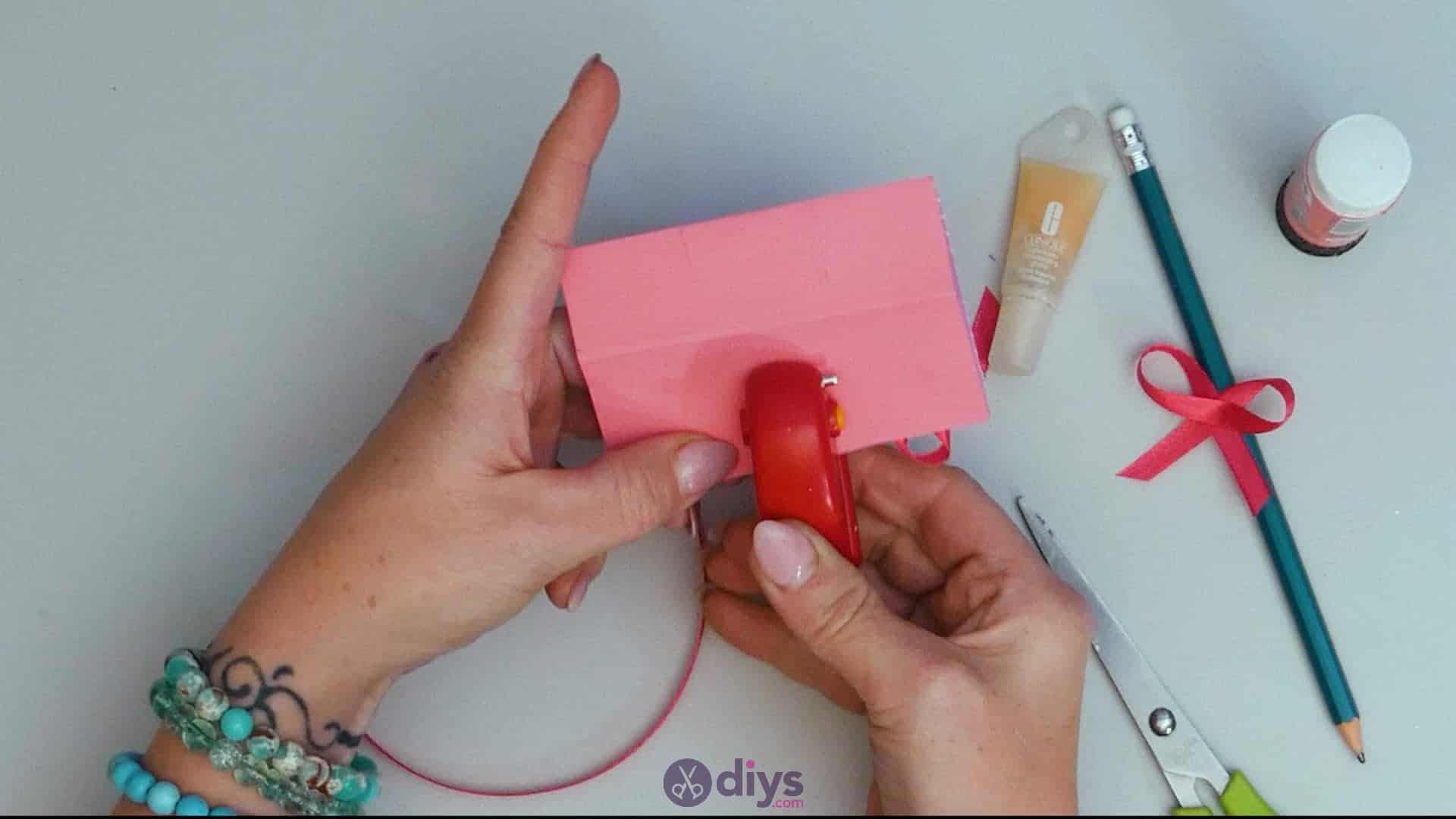 Diy lipstick gift card step 9
