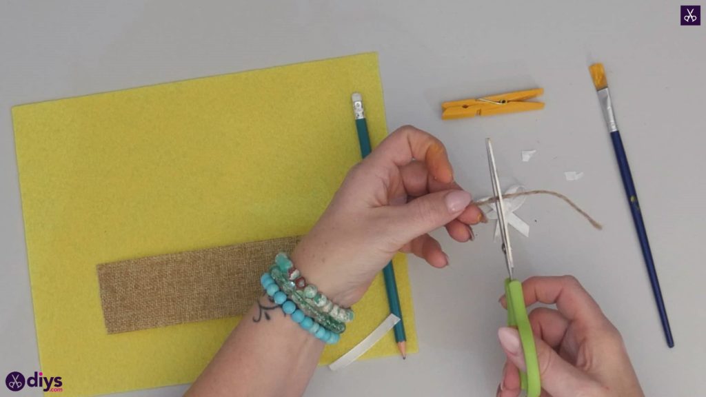 How to craft a butterfly from a clothespin step 4