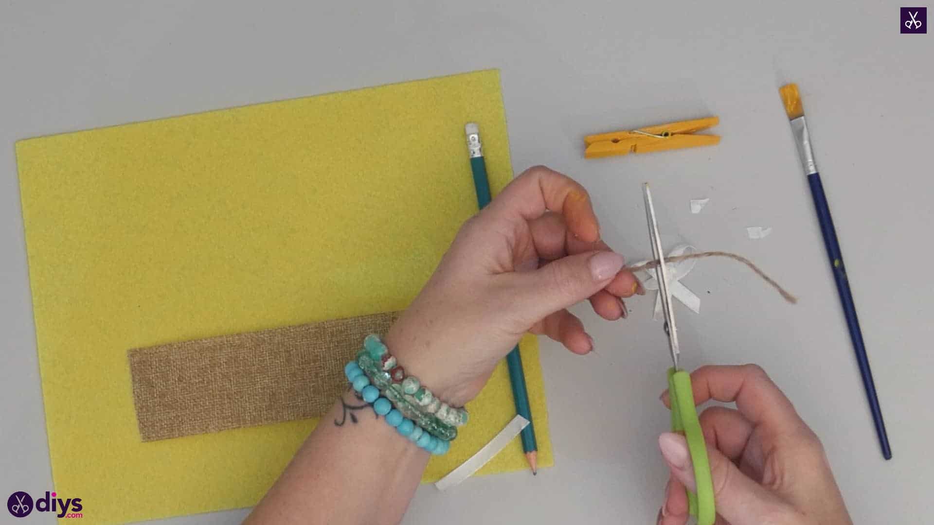 How to craft a butterfly from a clothespin step 4