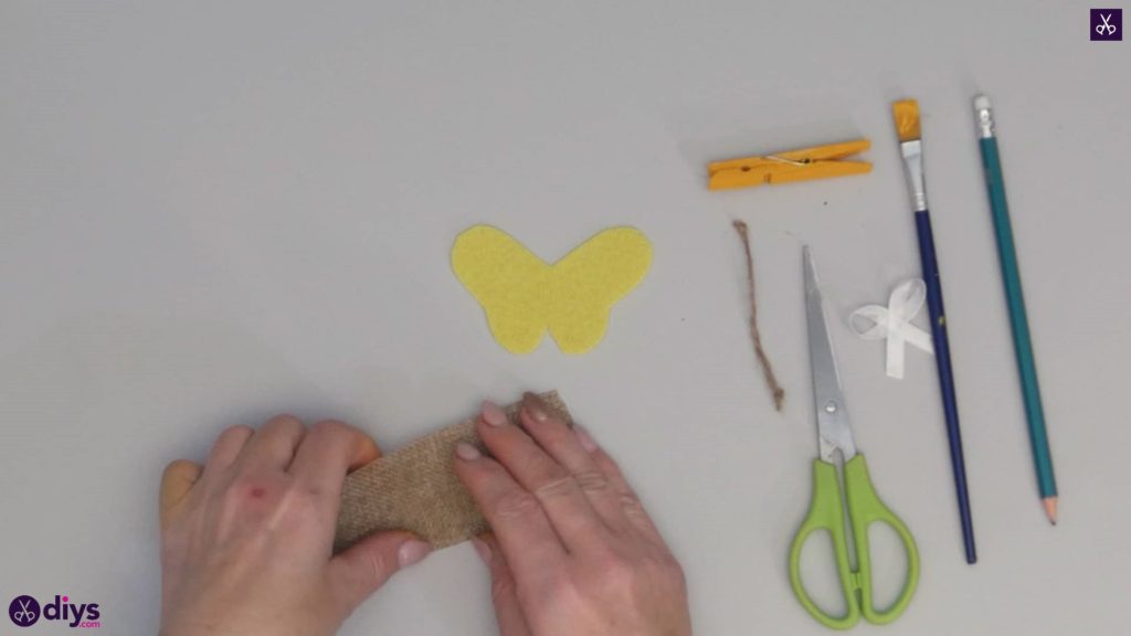 How to craft a butterfly from a clothespin step 6
