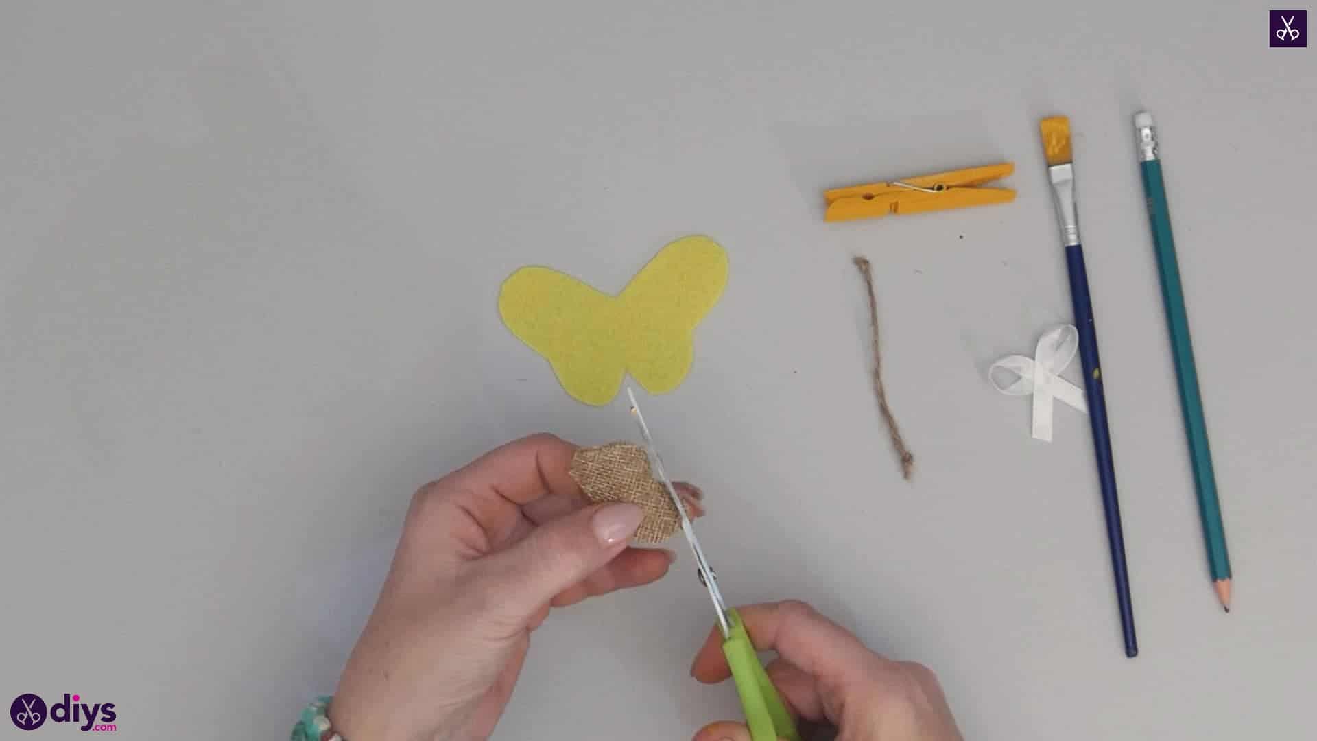 How to craft a butterfly from a clothespin step 6c